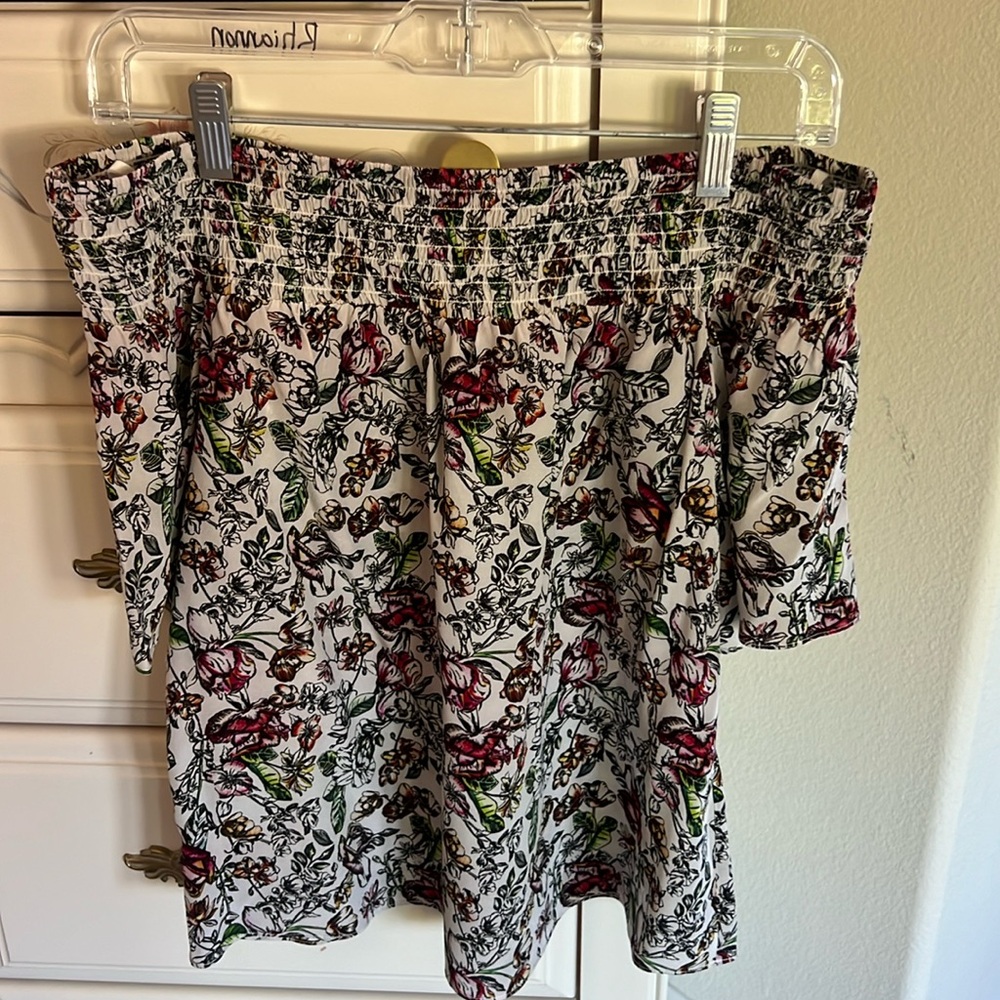 L’Agence off the shoulder